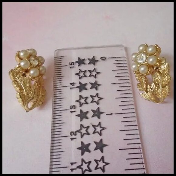 Vintage Coro Faux Pearl Rhinestone Clip On Earrings, Small Clipons, Retro Bridal - Picture 3 of 13